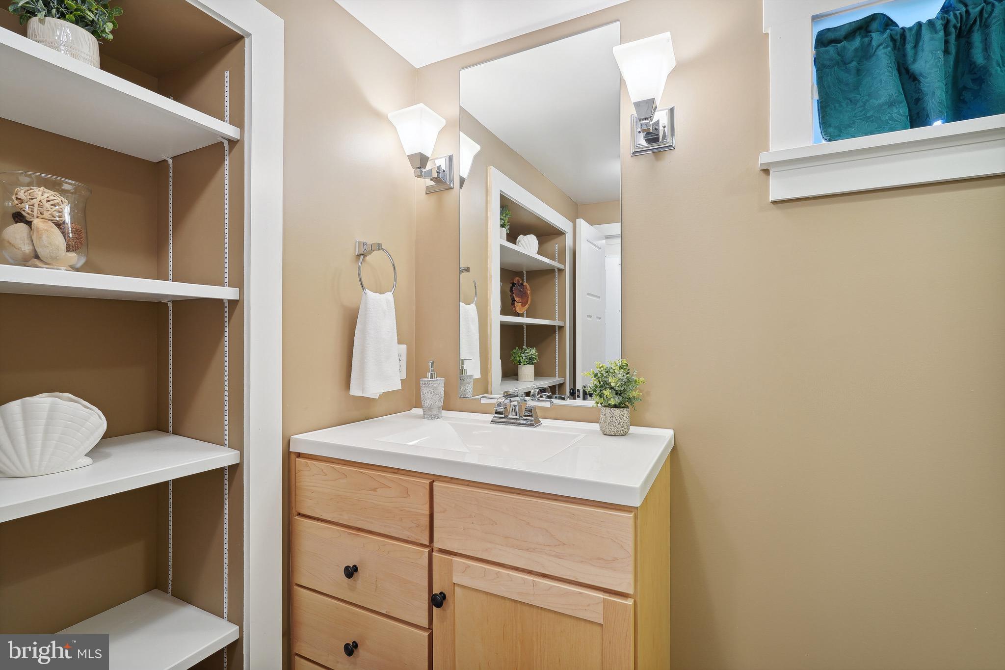 408 S Virginia Ave S