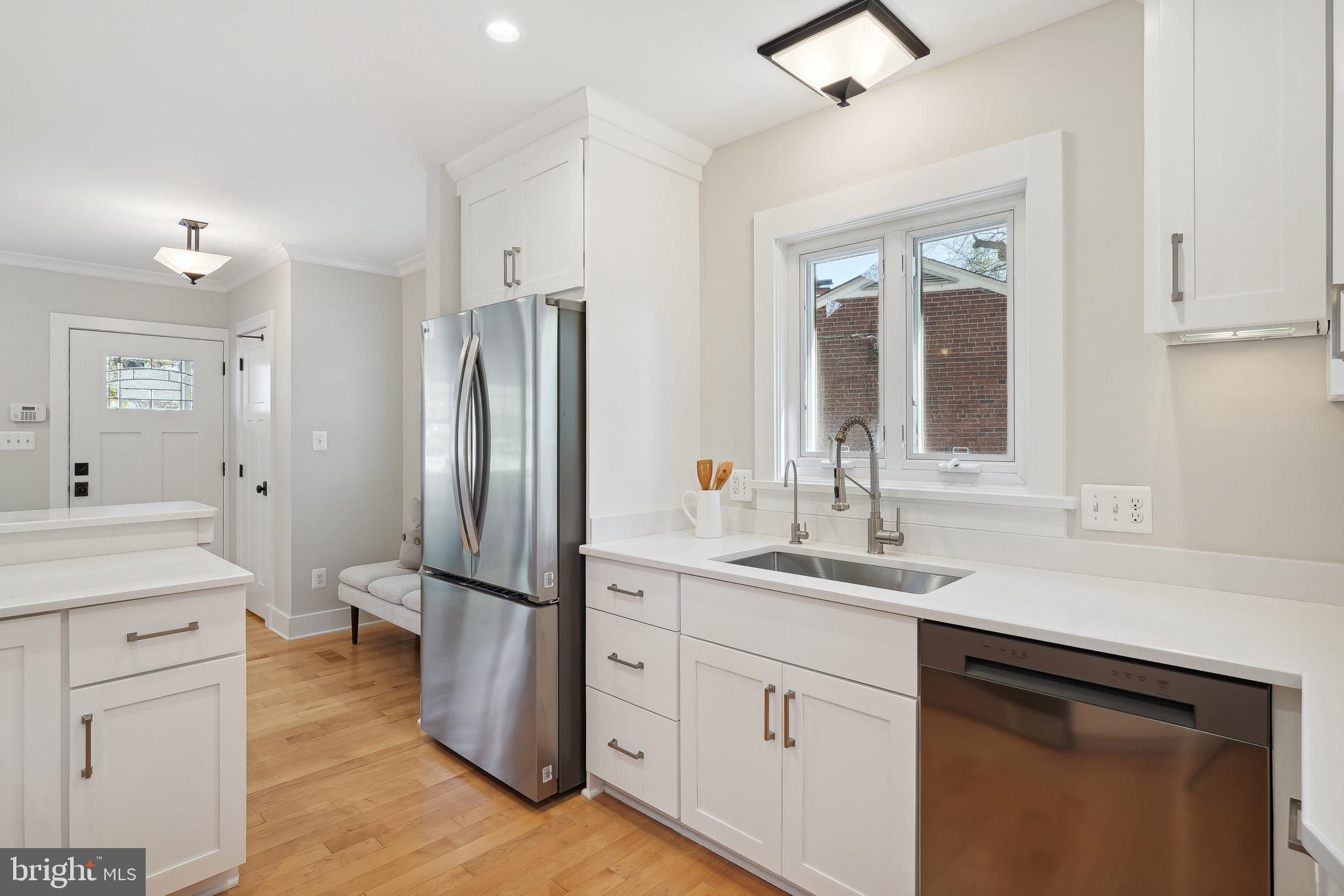 408 S Virginia Ave S