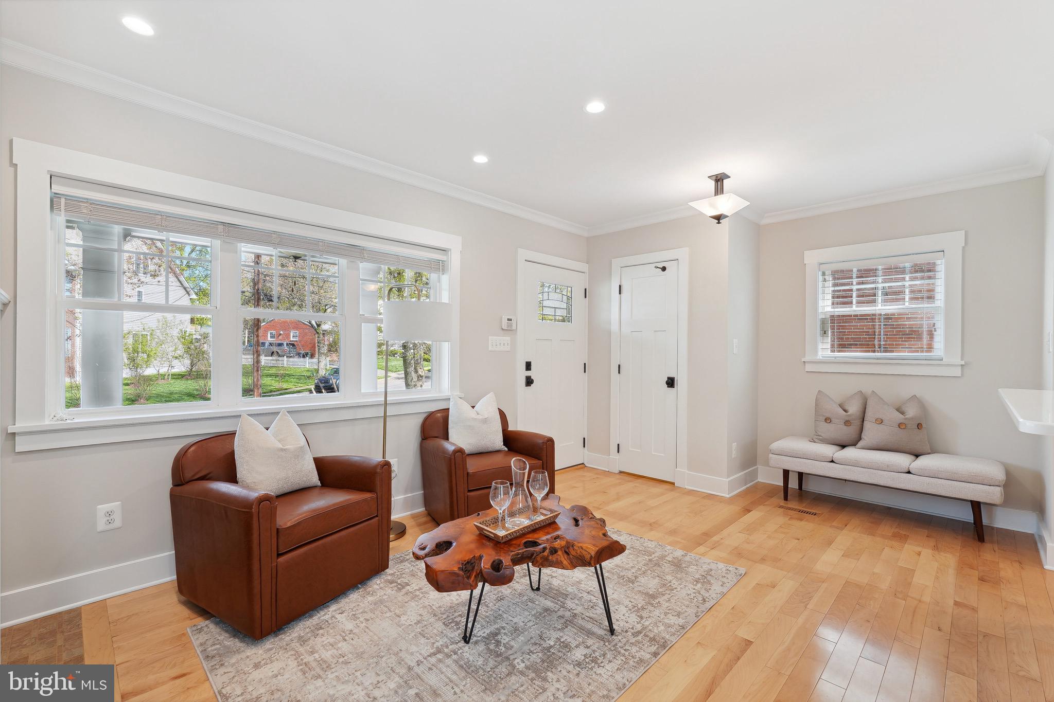 408 S Virginia Ave S