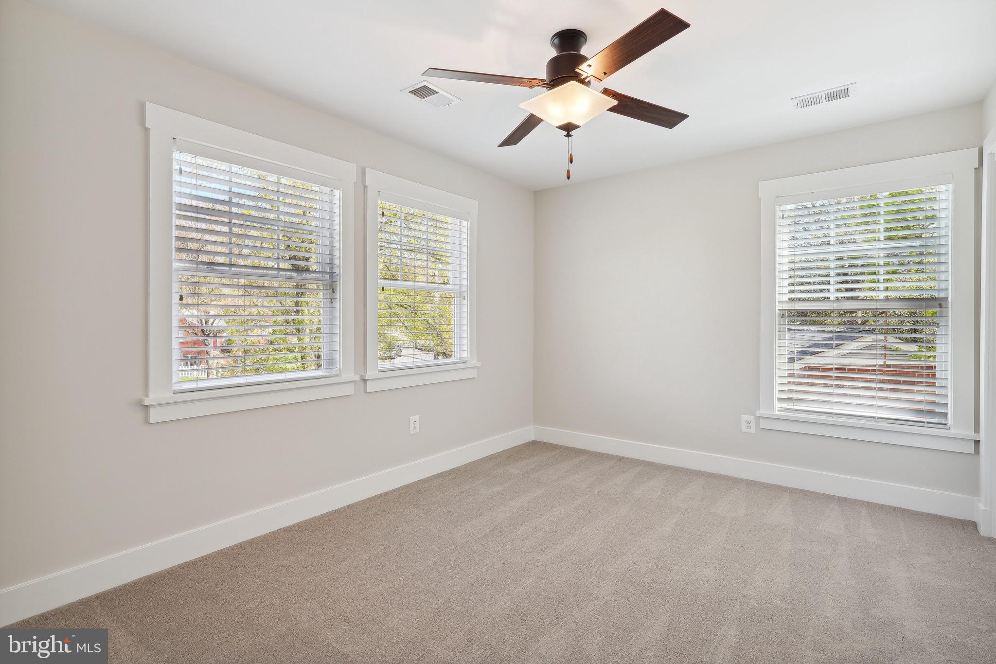 408 S Virginia Ave S