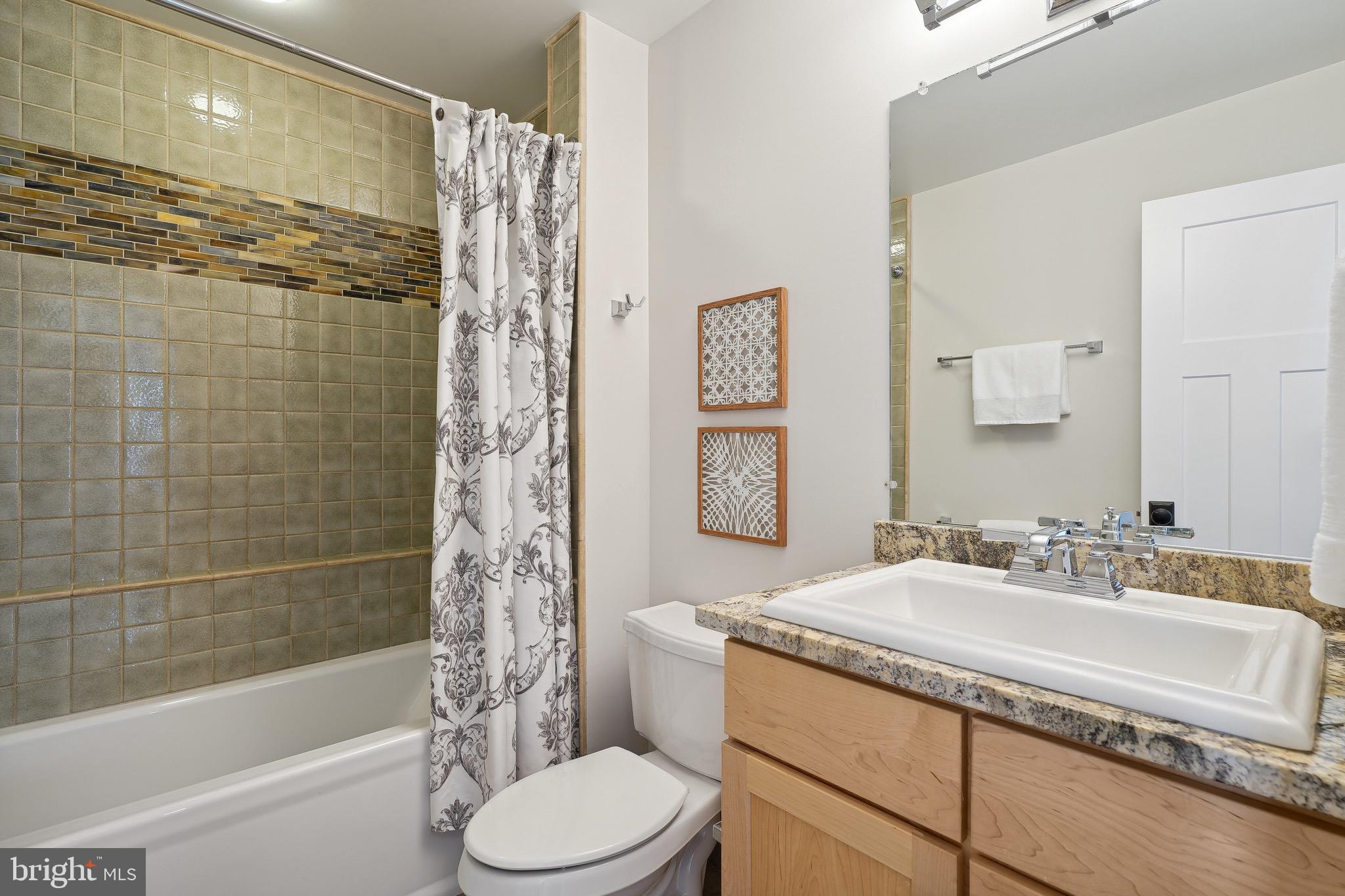 408 S Virginia Ave S