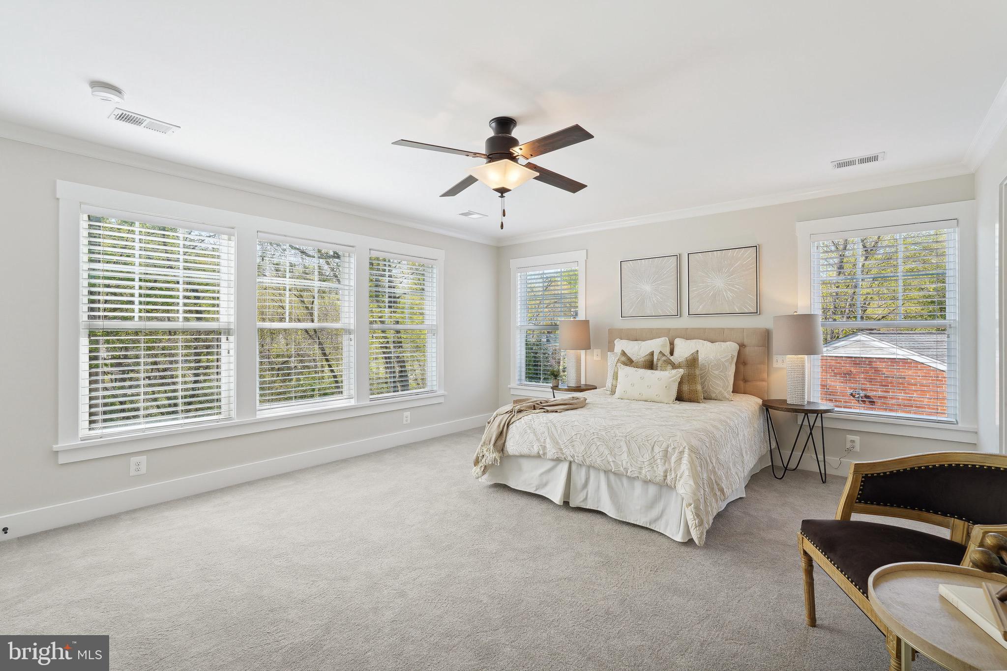 408 S Virginia Ave S