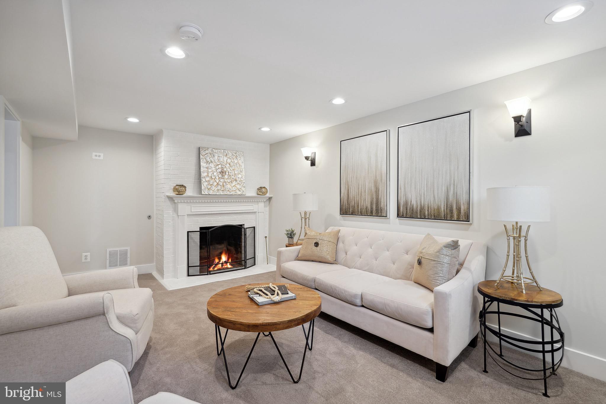 408 S Virginia Ave S