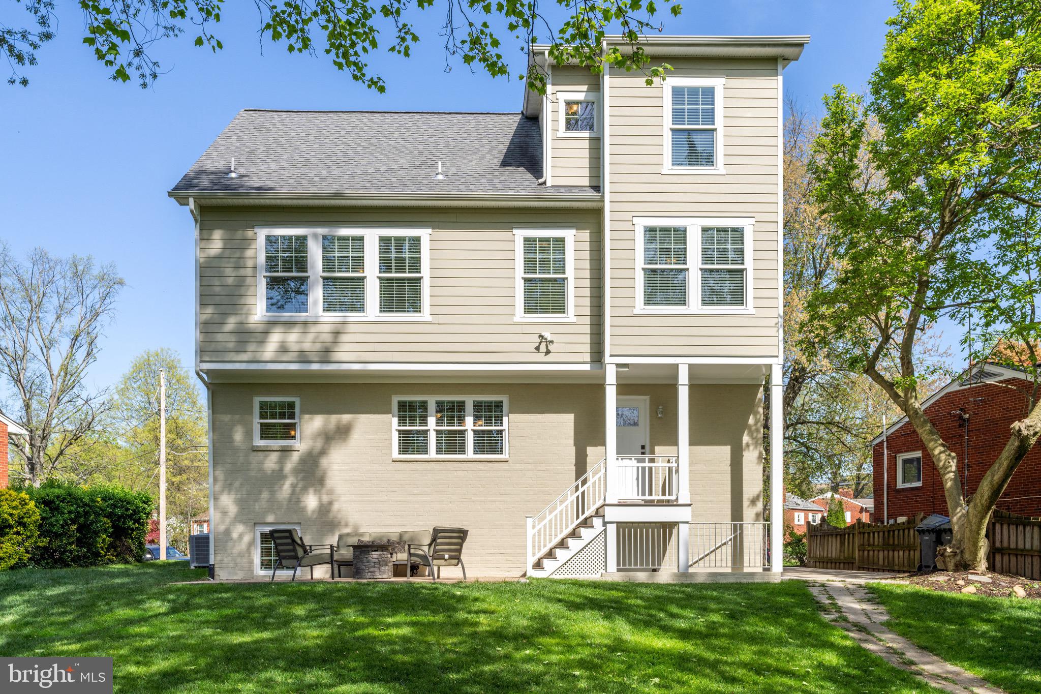 408 S Virginia Ave S