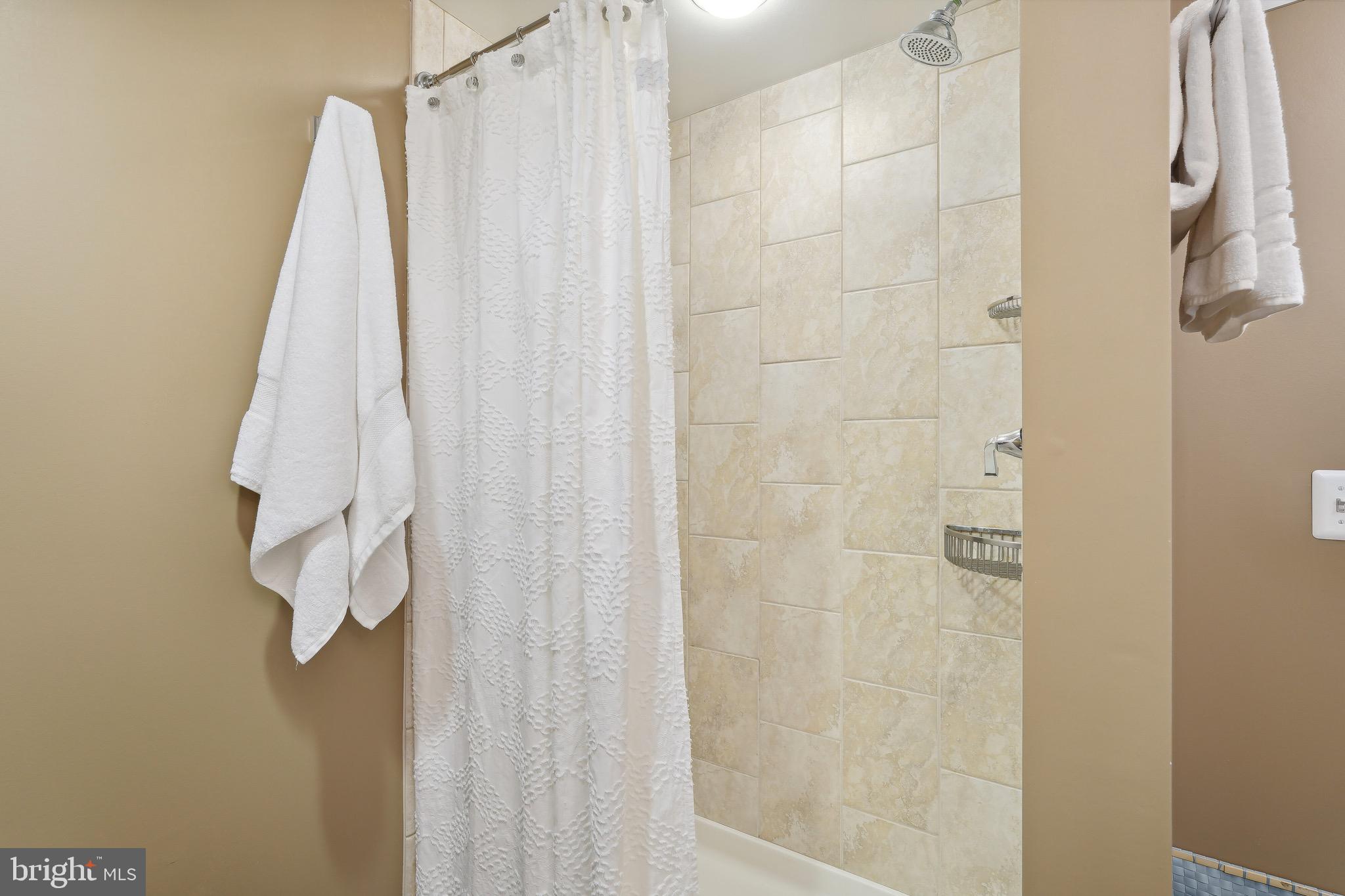 408 S Virginia Ave S