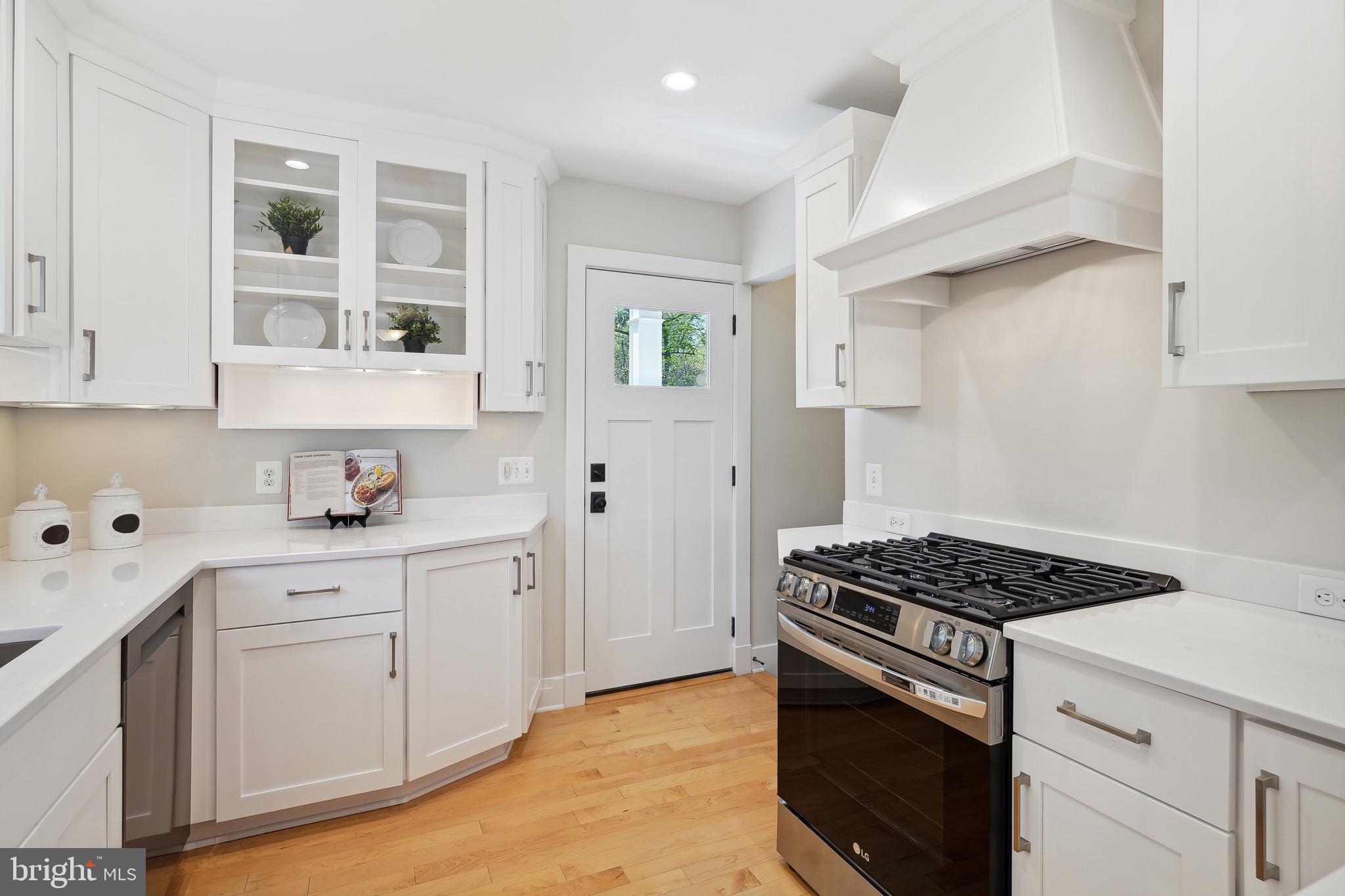 408 S Virginia Ave S