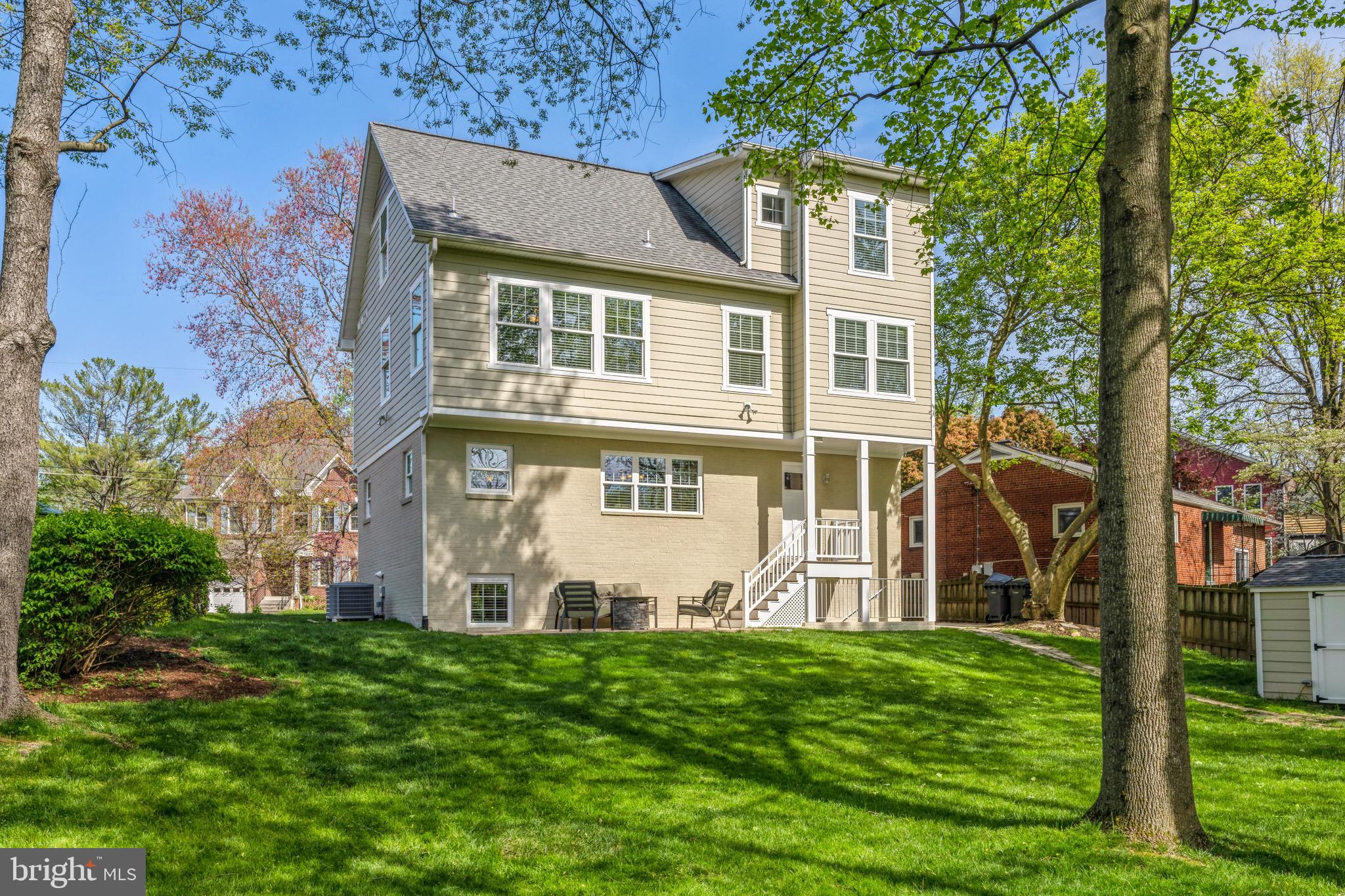 408 S Virginia Ave S