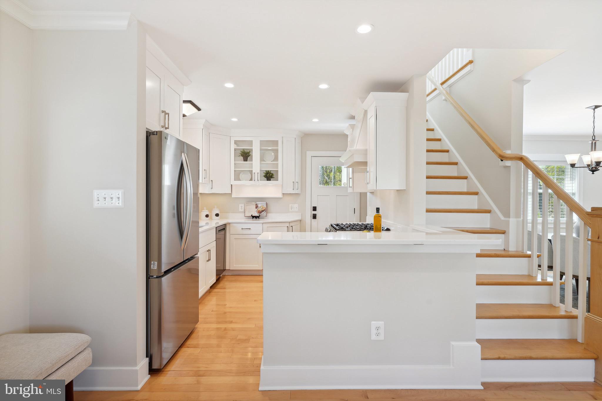 408 S Virginia Ave S