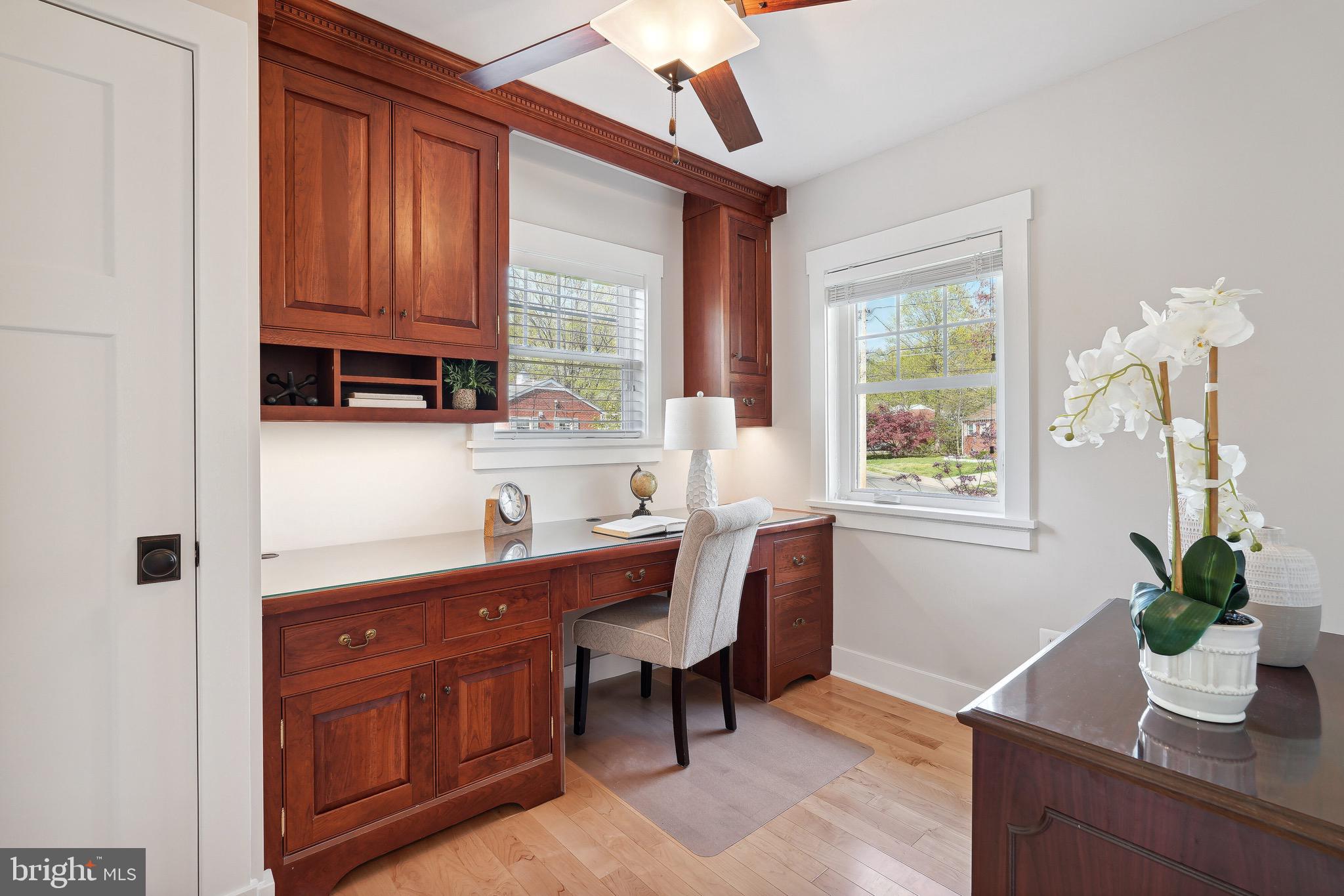 408 S Virginia Ave S