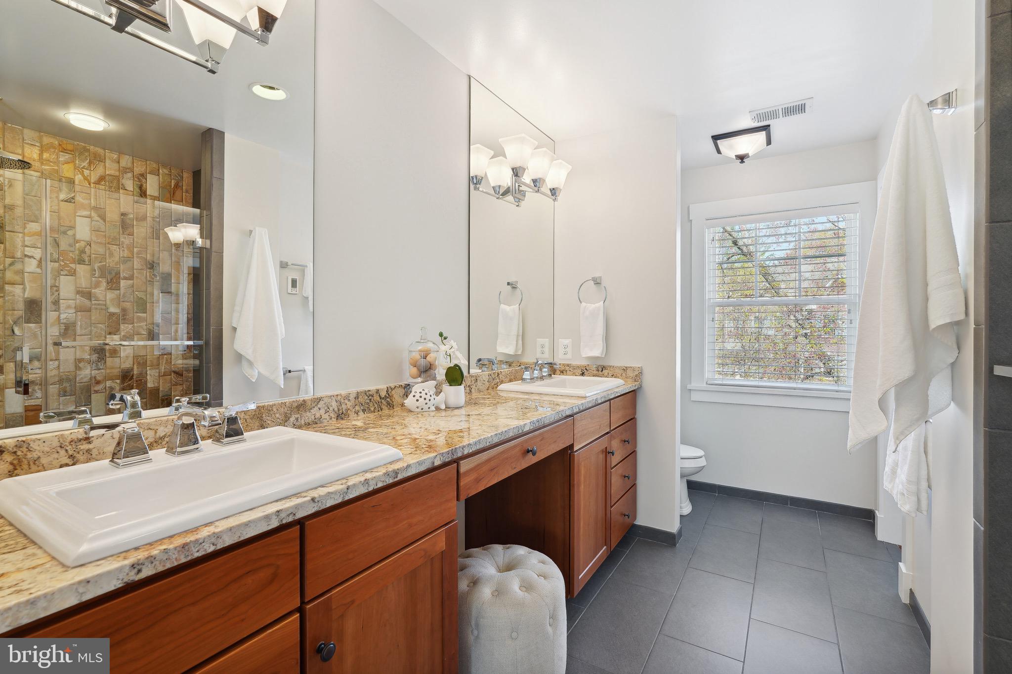 408 S Virginia Ave S