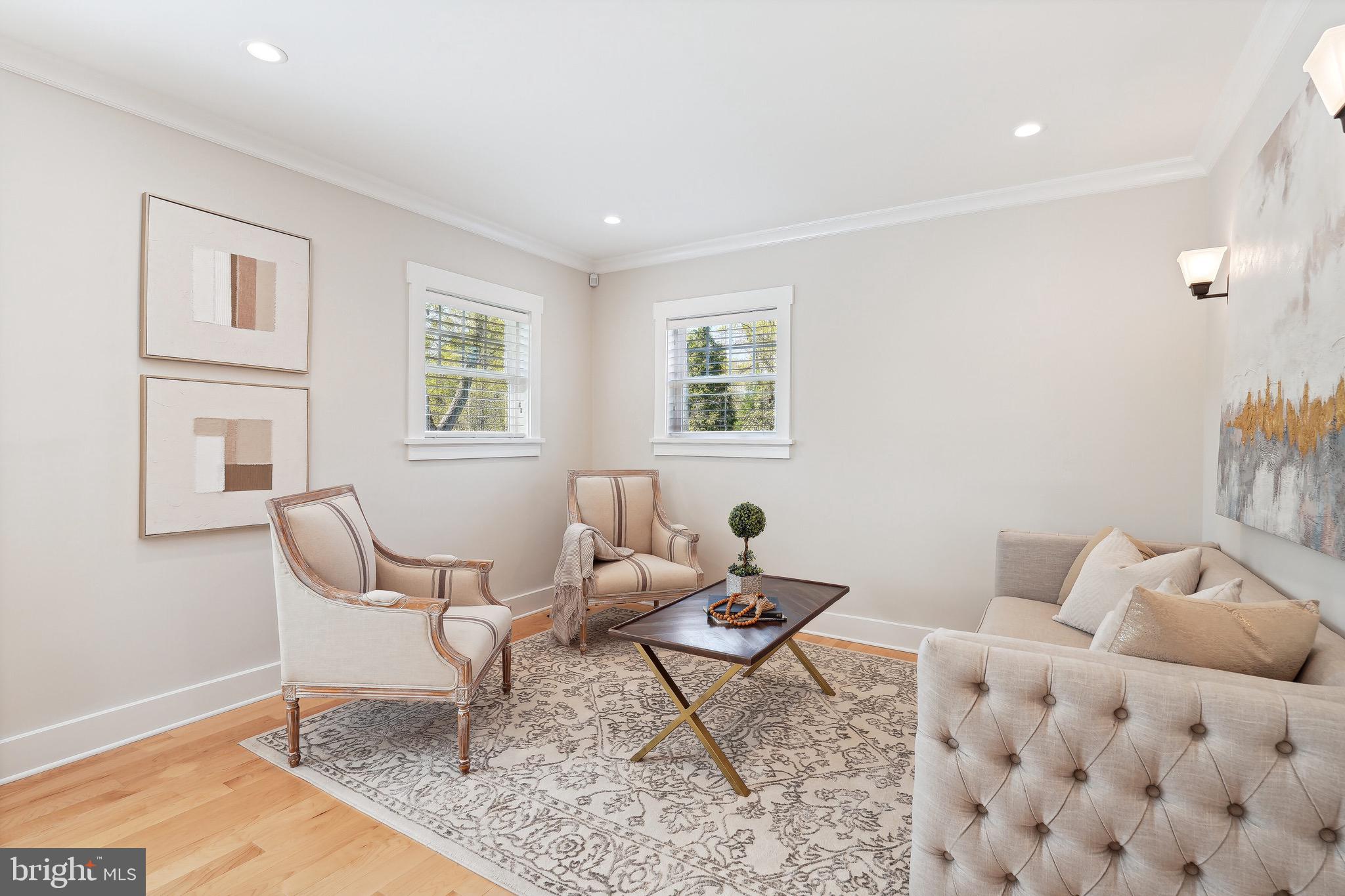 408 S Virginia Ave S