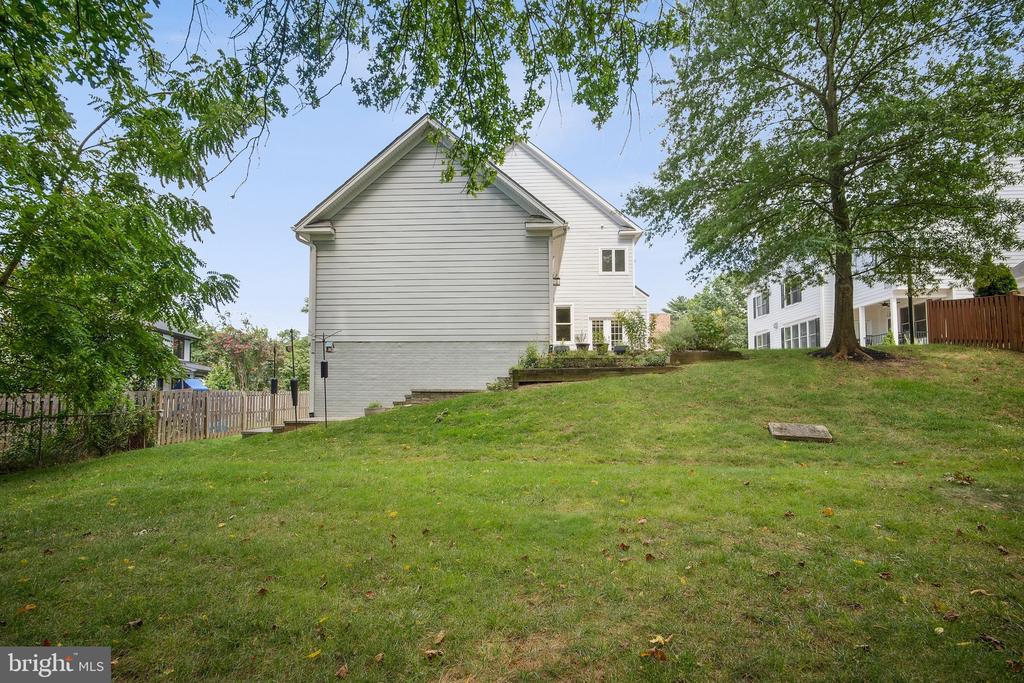 109 Hillier St