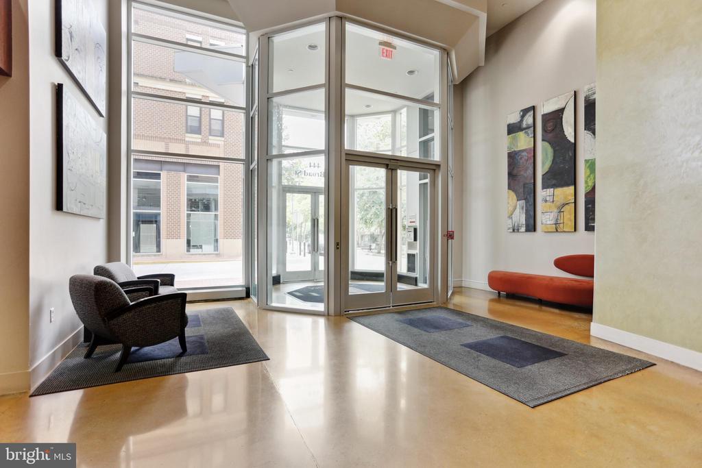 444 W Broad St #522