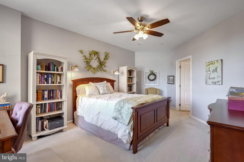444 W Broad St #522