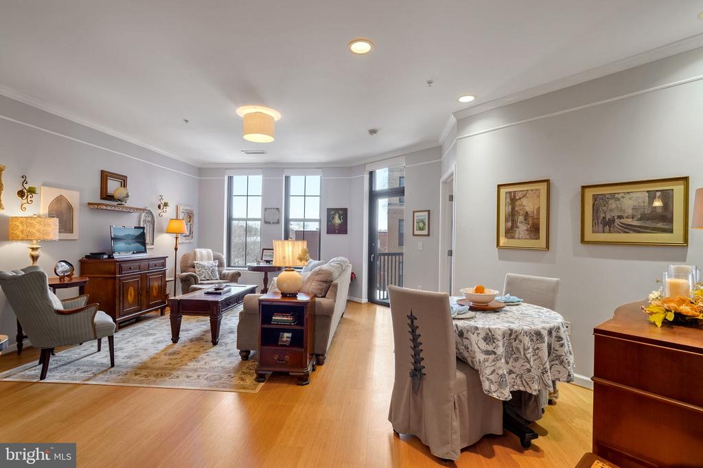 444 W Broad St #522