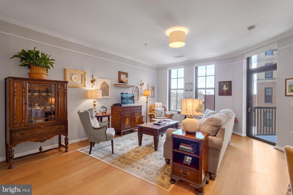 444 W Broad St #522