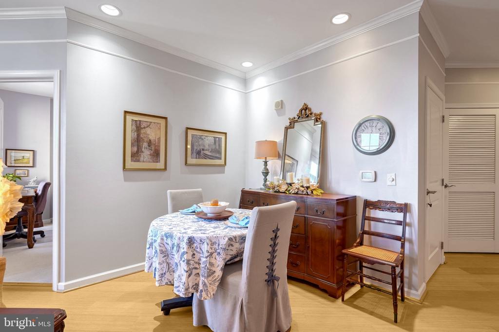 444 W Broad St #522