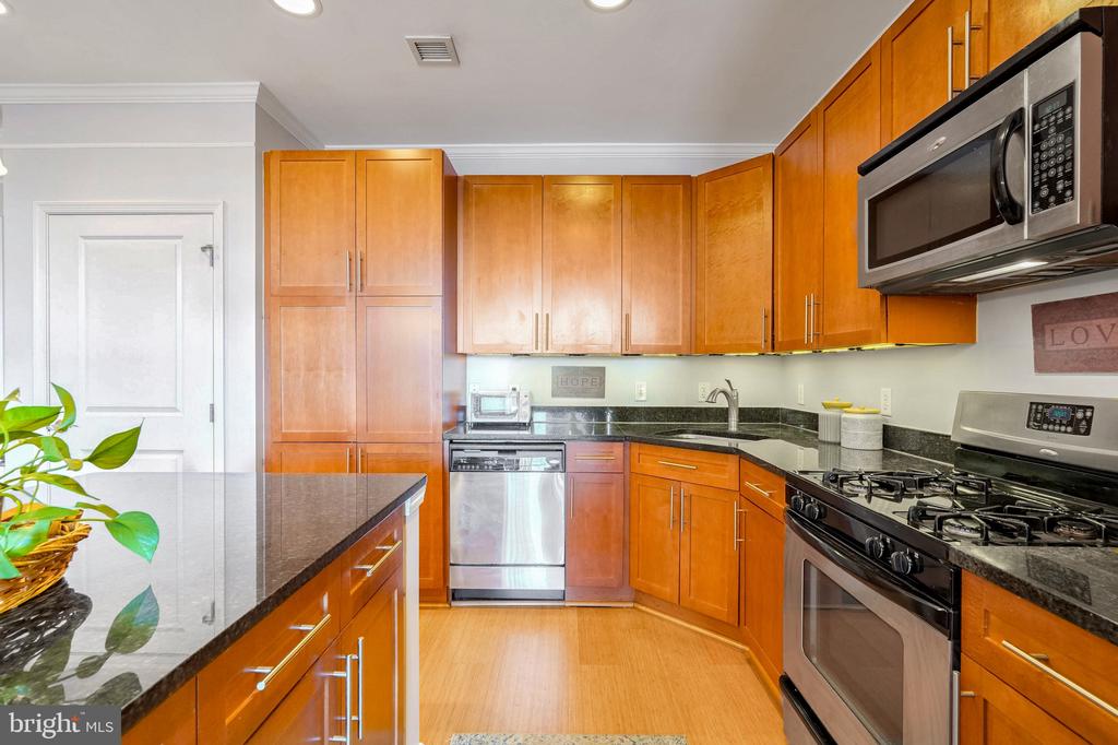 444 W Broad St #522