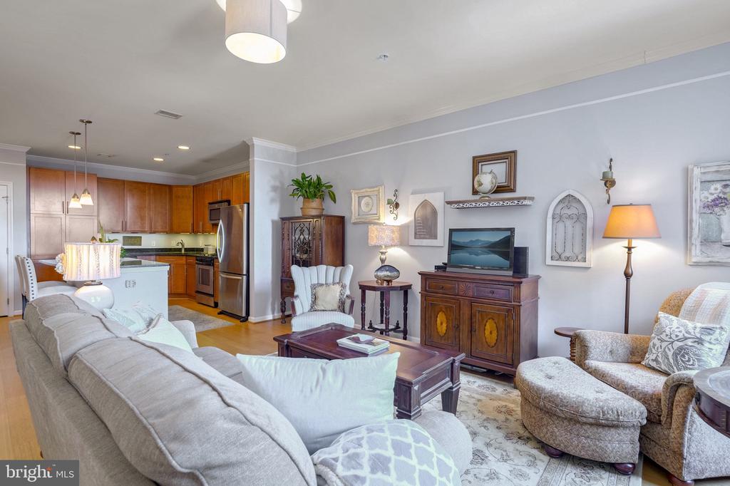 444 W Broad St #522