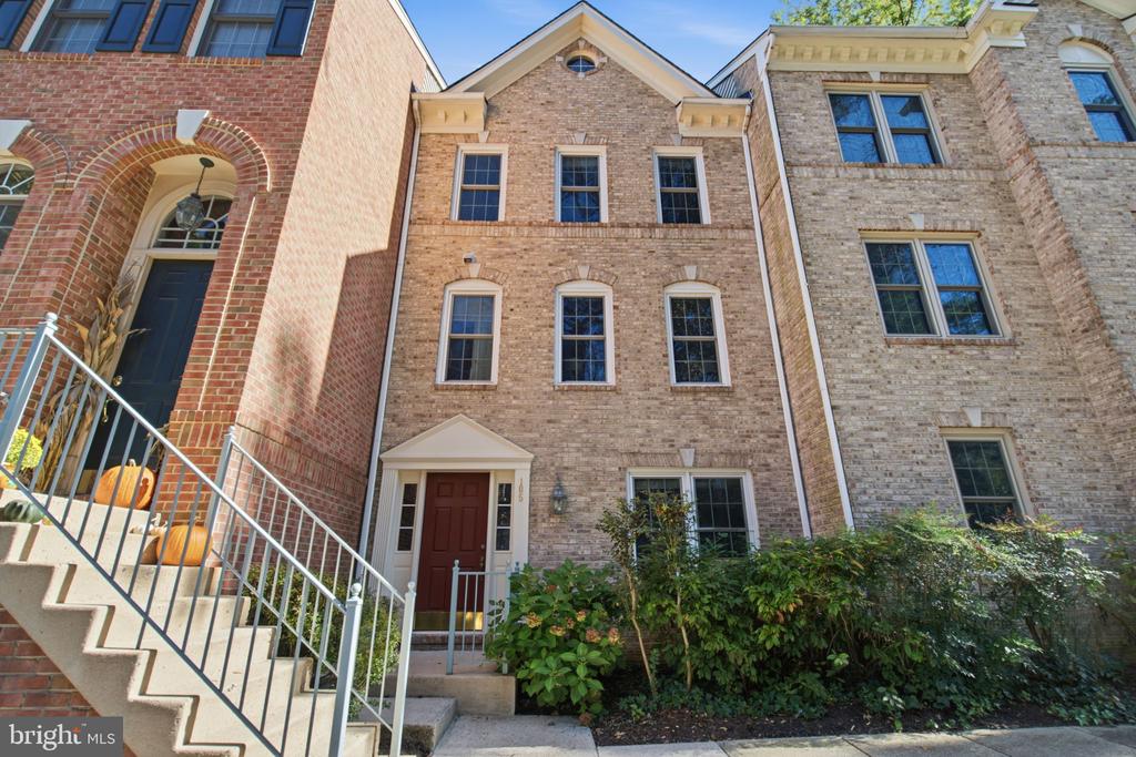 105 REES PLACE