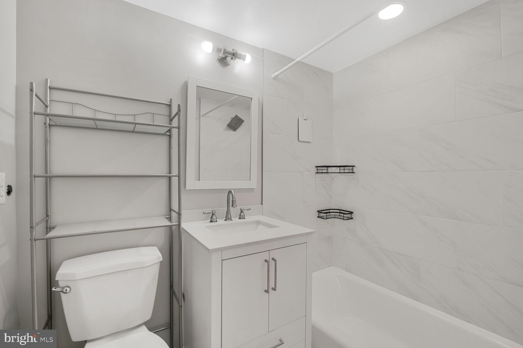 3860 LYNDHURST DR #202