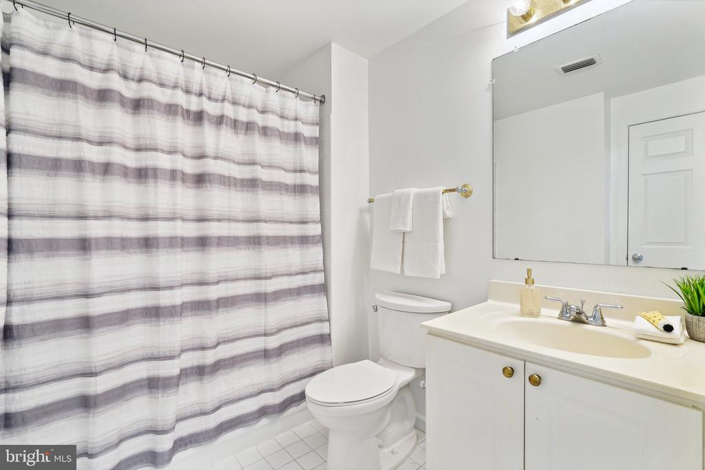 1645 International Dr #421