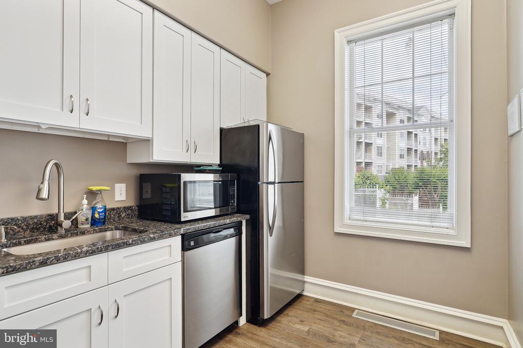 1645 International Dr #421