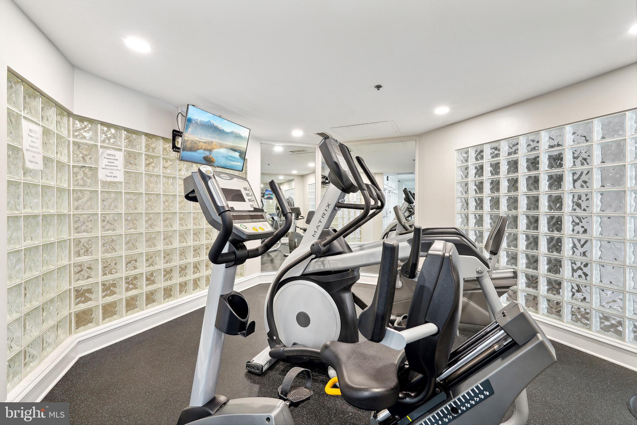 1645 International Dr #421