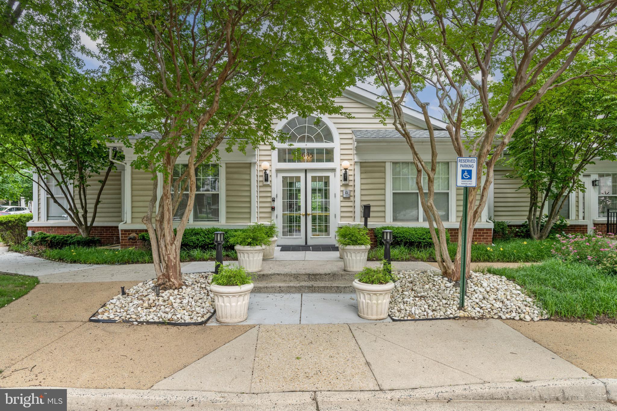 1645 International Dr #421