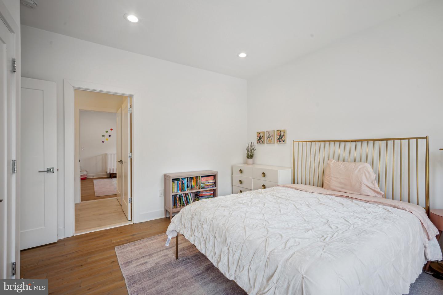 2033 Griffith Rd