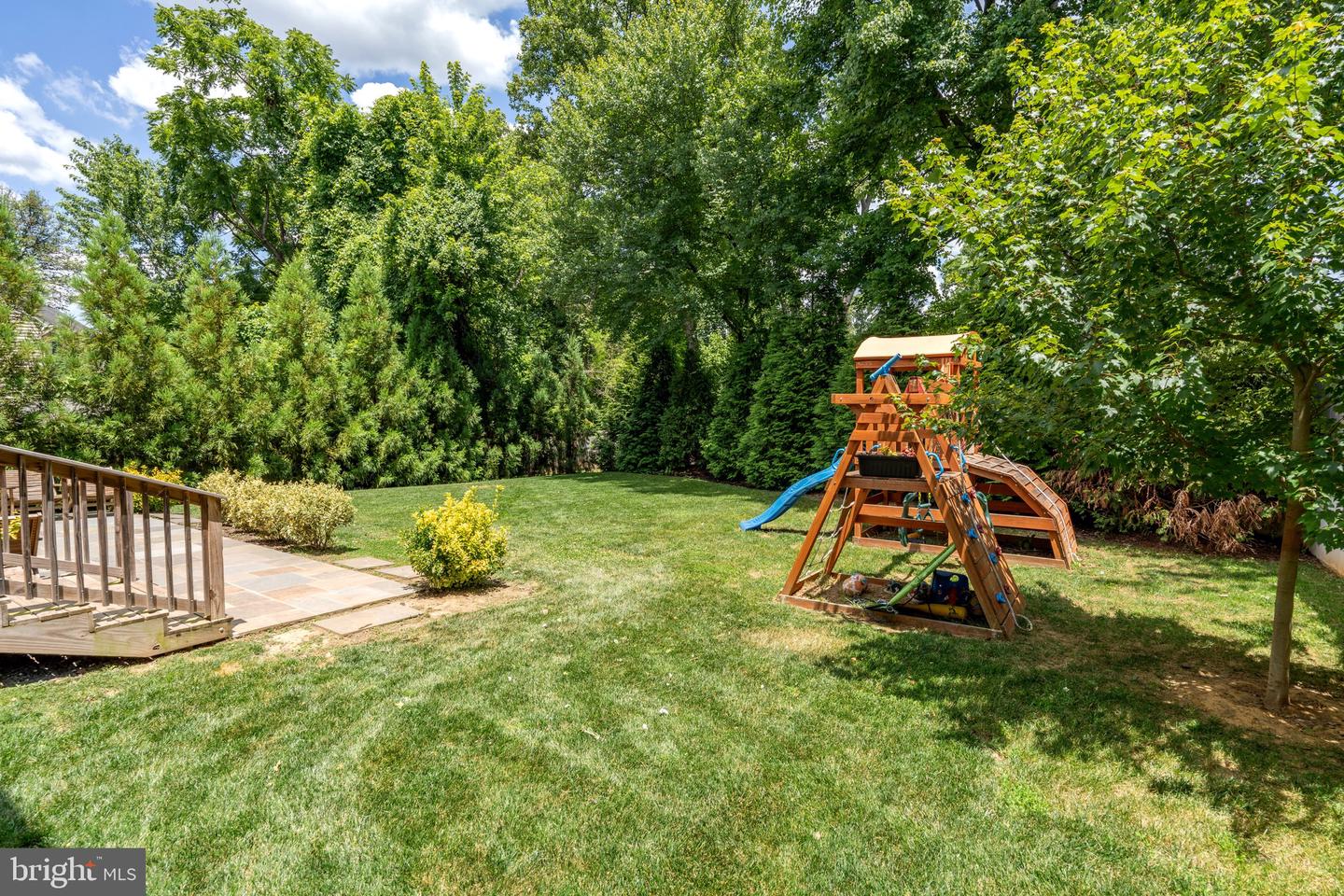 2033 Griffith Rd