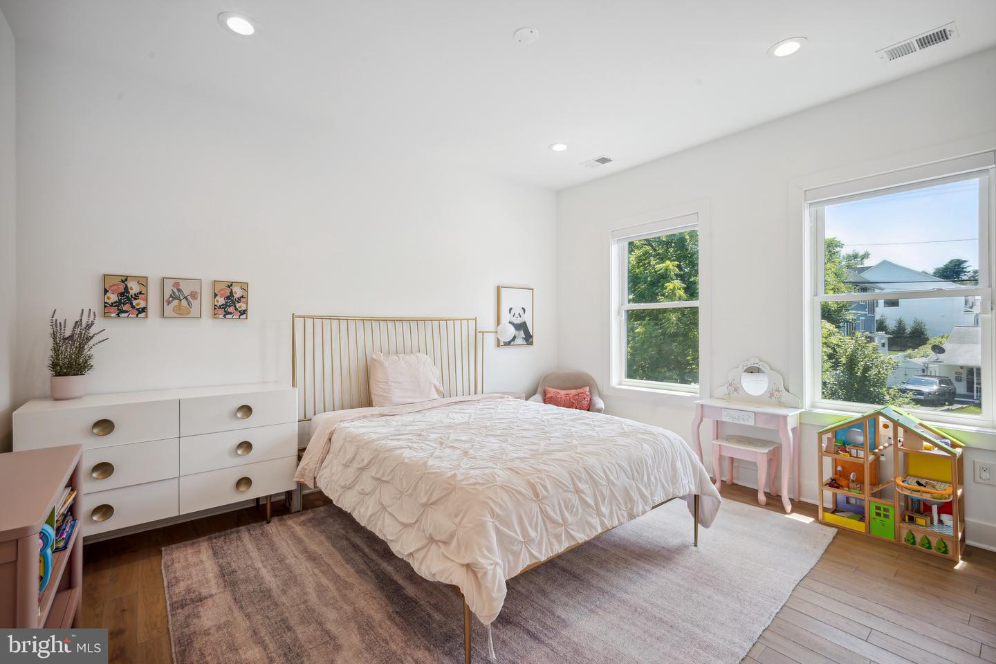 2033 Griffith Rd
