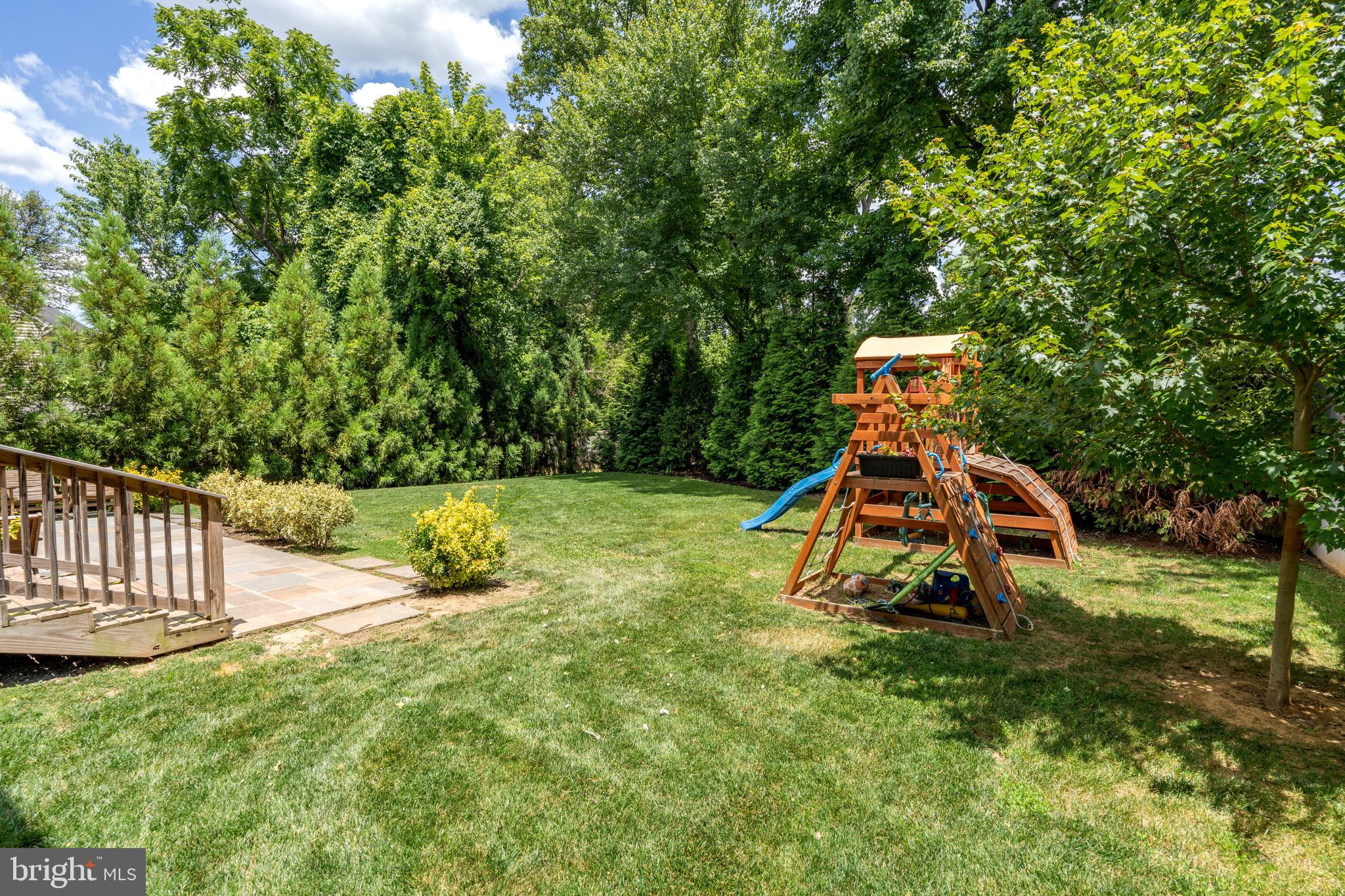 2033 Griffith Rd
