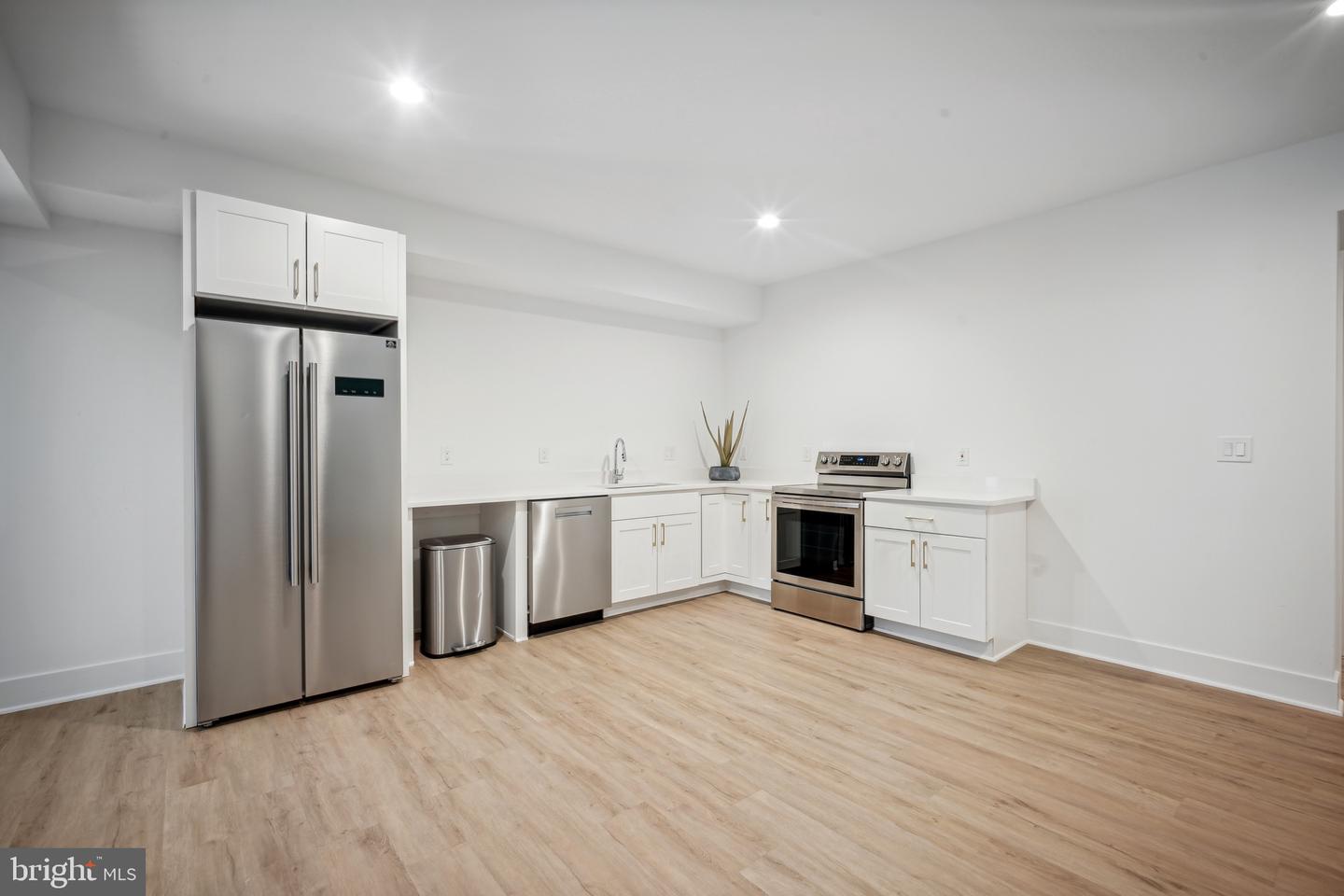 2033 Griffith Rd