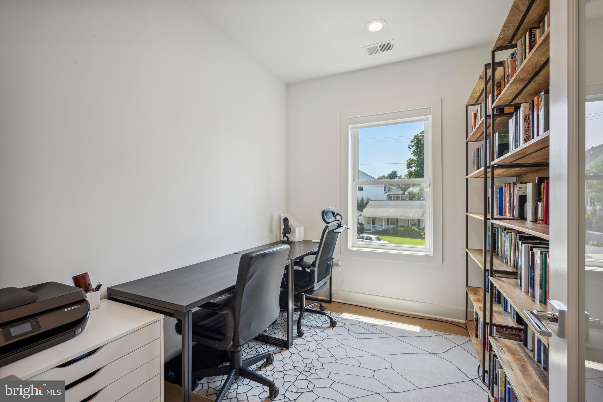 2033 Griffith Rd
