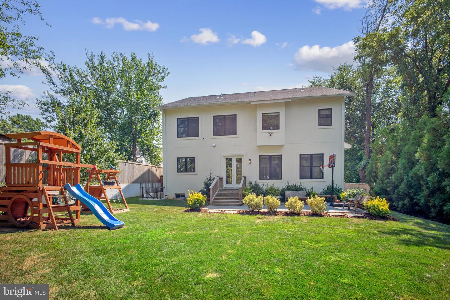 2033 Griffith Rd