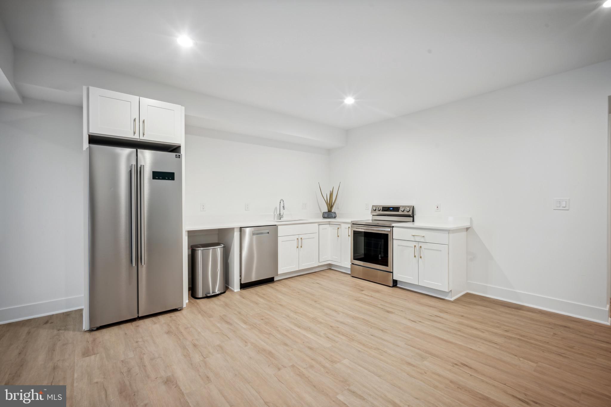 2033 Griffith Rd