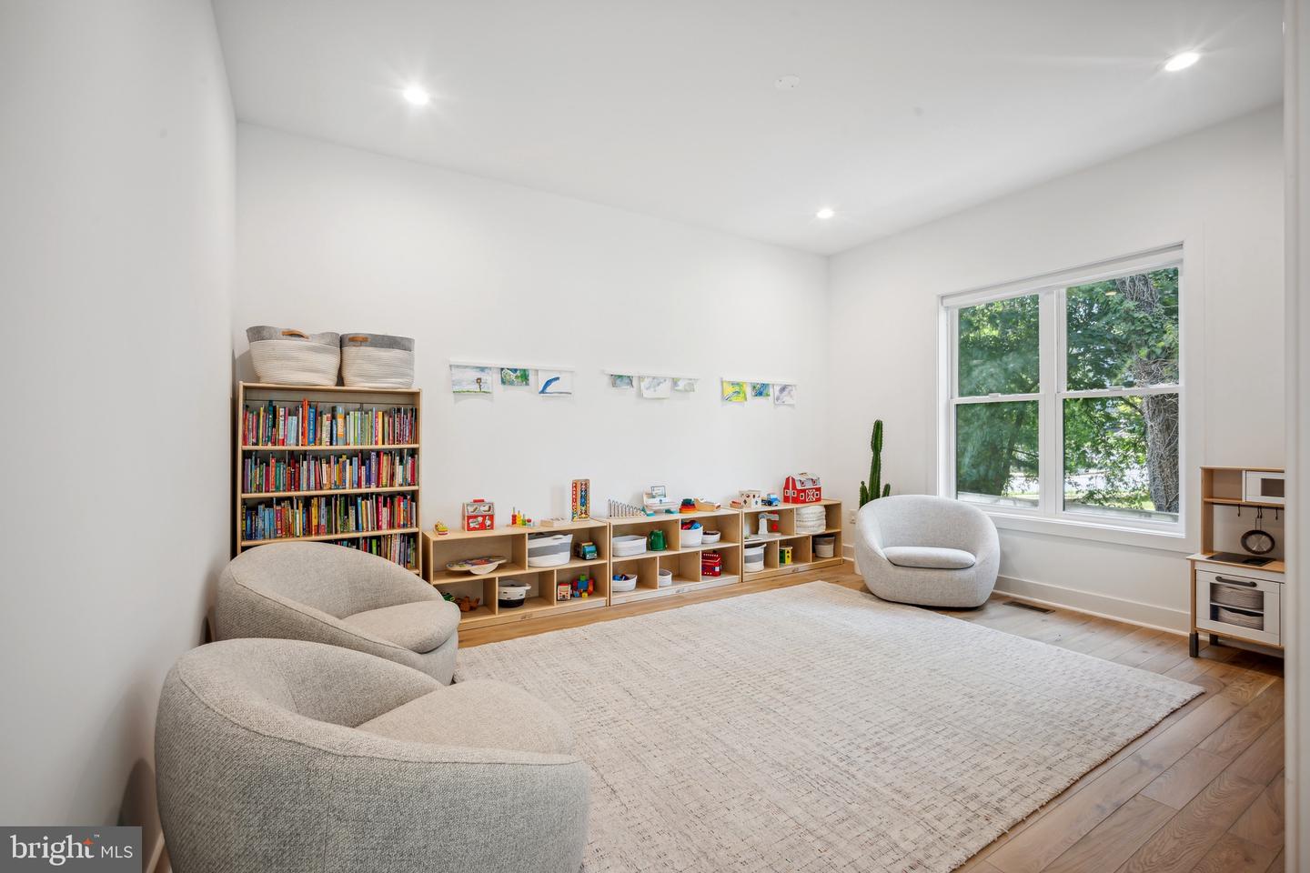 2033 Griffith Rd