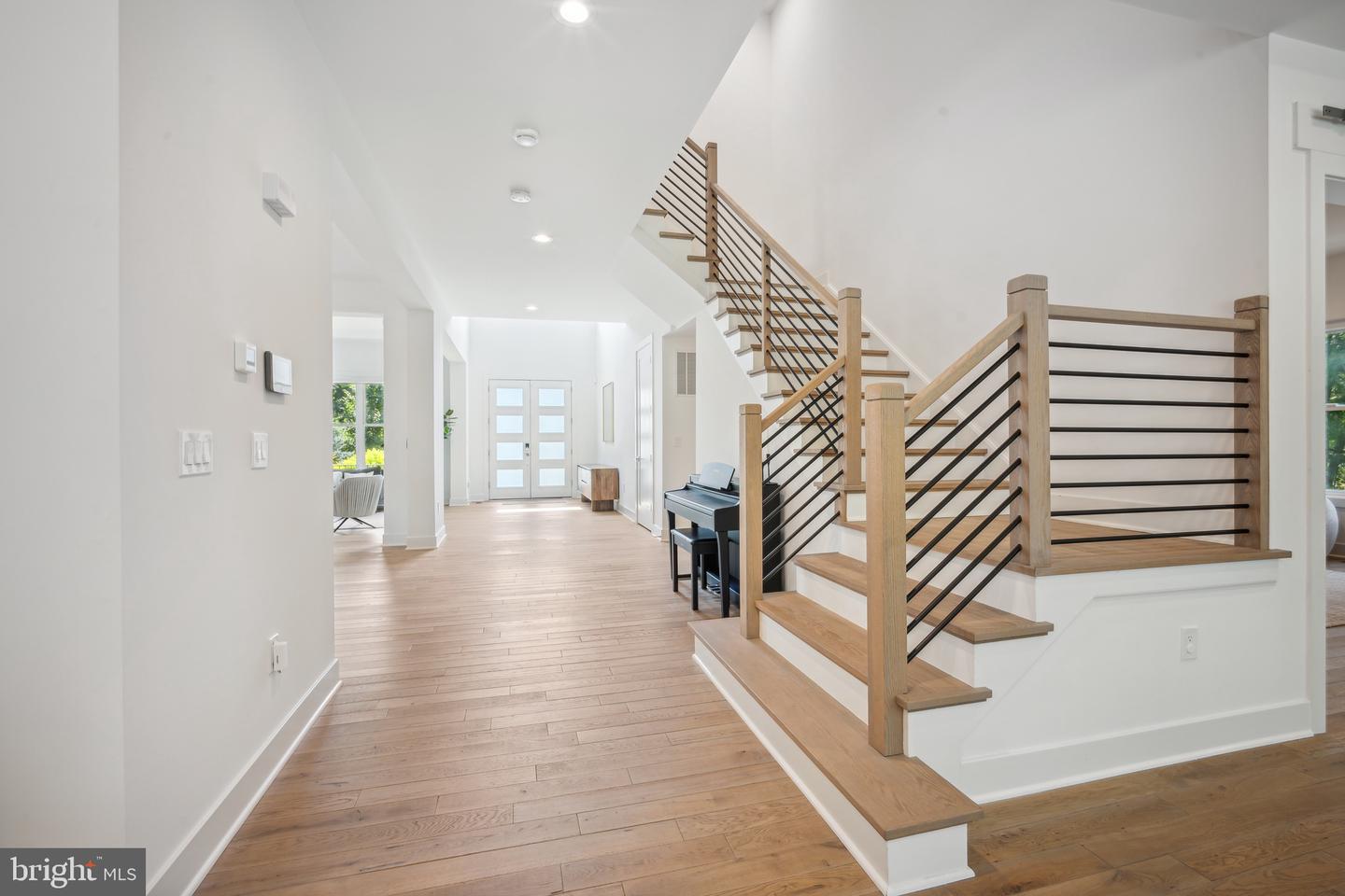2033 Griffith Rd
