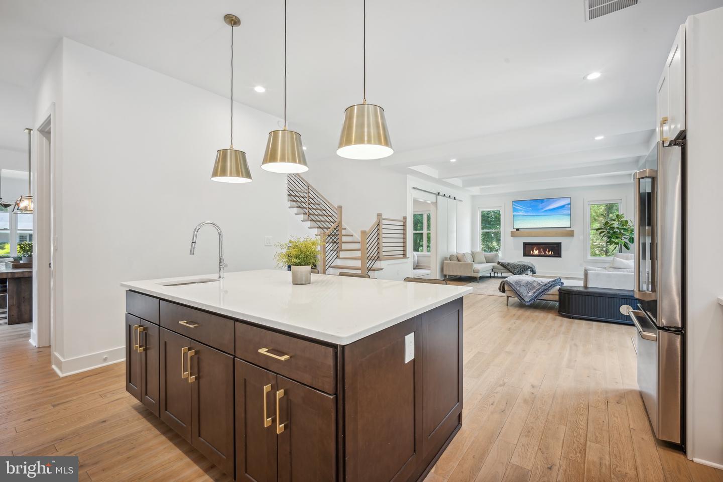 2033 Griffith Rd