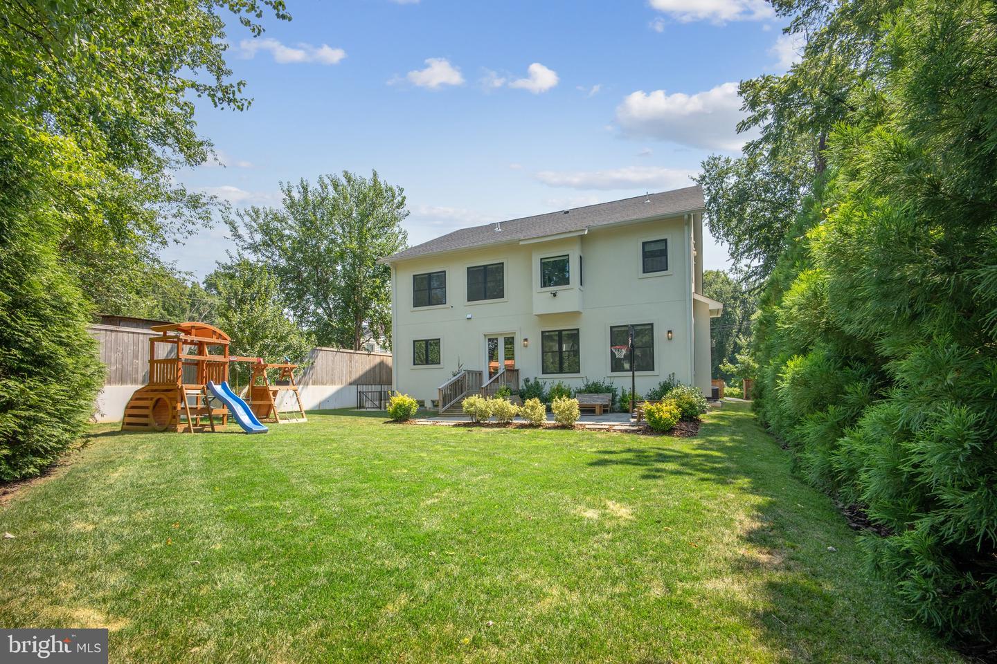 2033 Griffith Rd