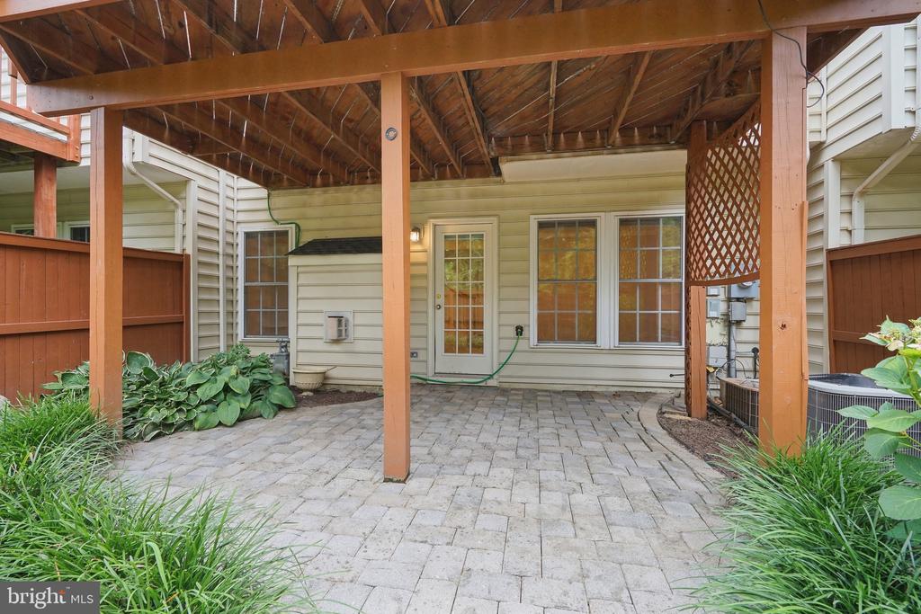 4080 Walnut Cove Cir
