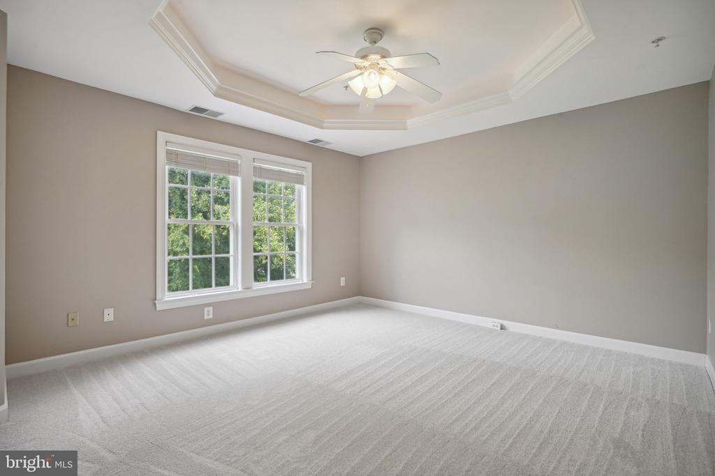 4080 Walnut Cove Cir