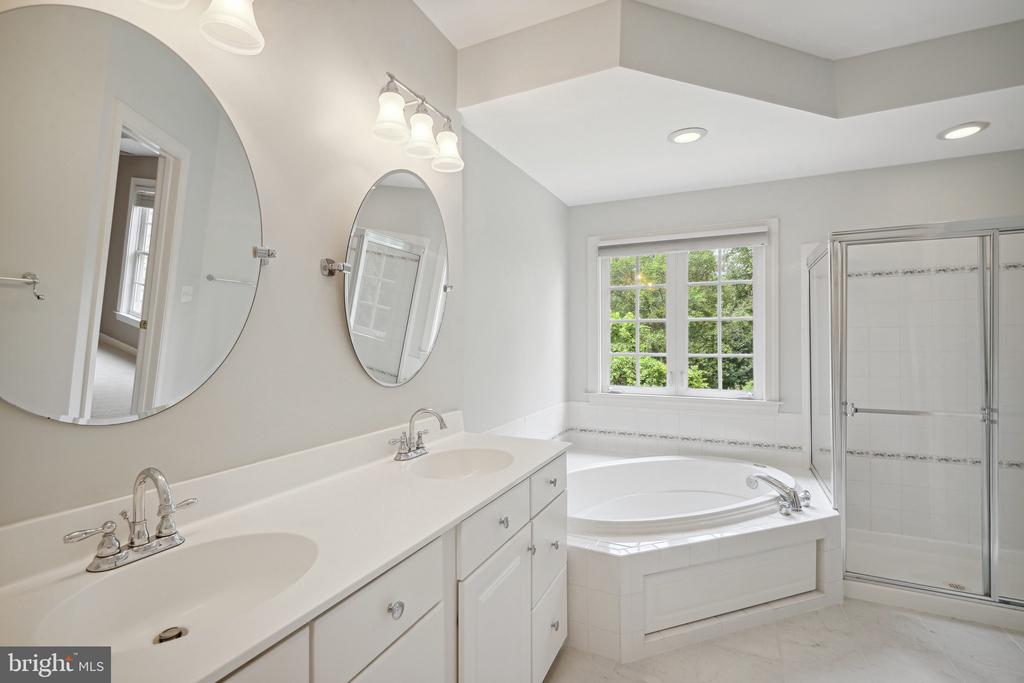 4080 Walnut Cove Cir