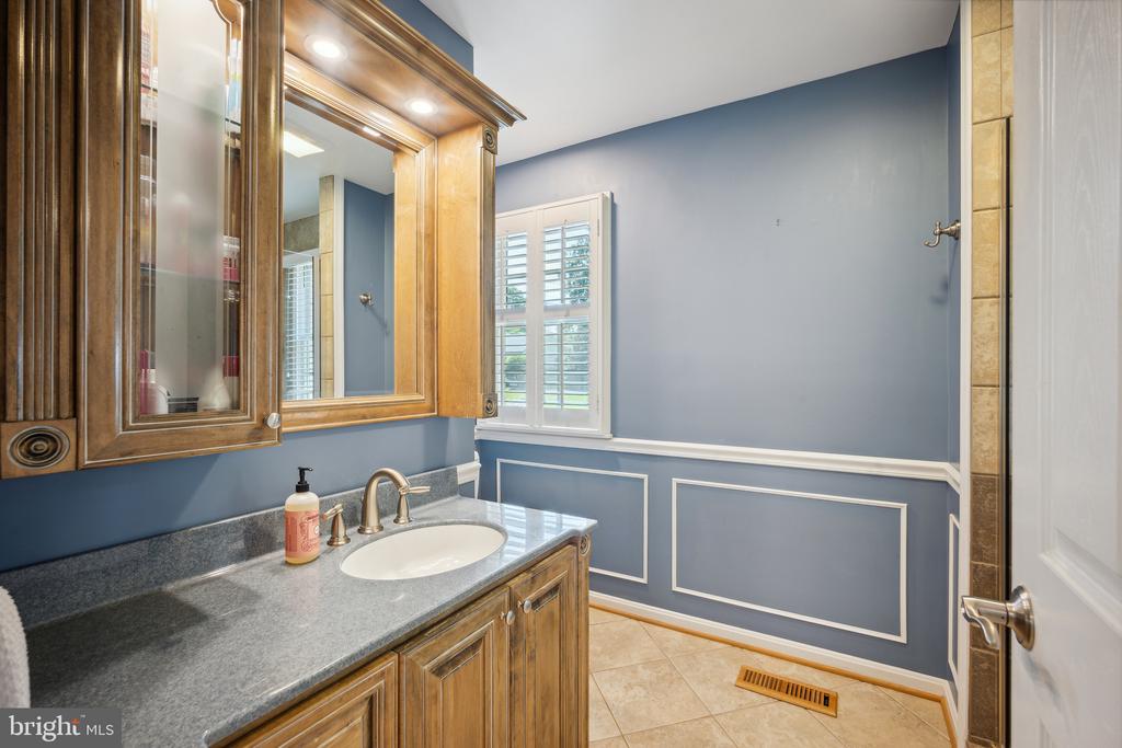 1002 Pruitt Ct SW