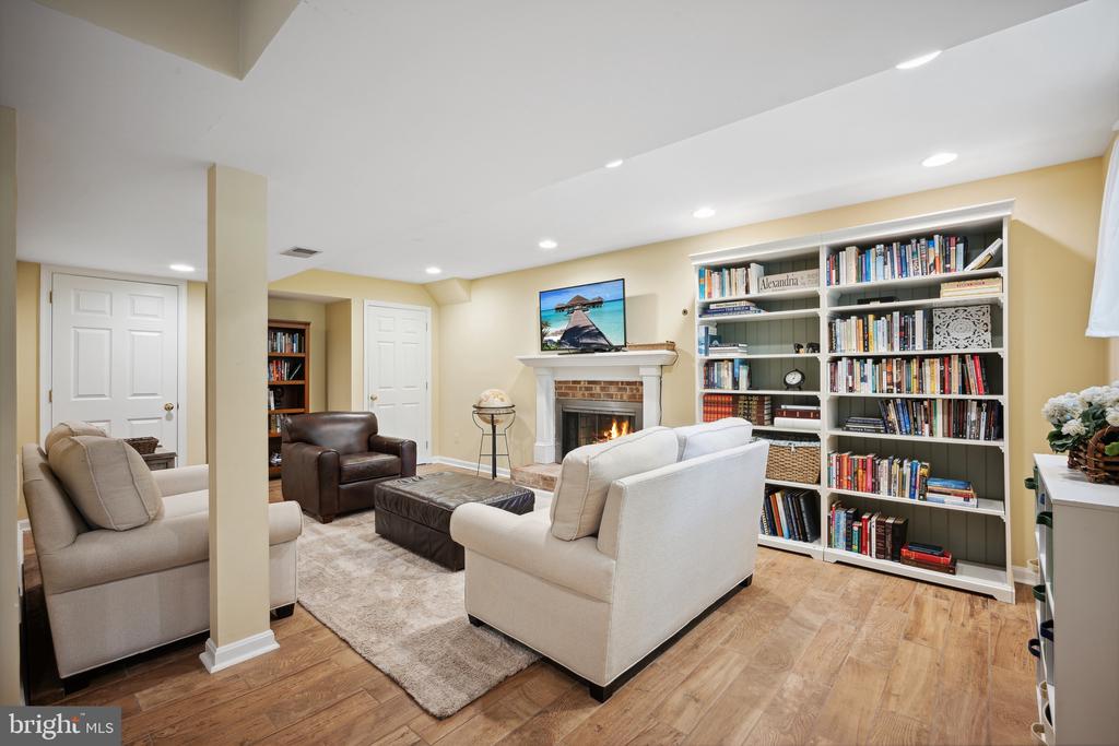 1002 Pruitt Ct SW