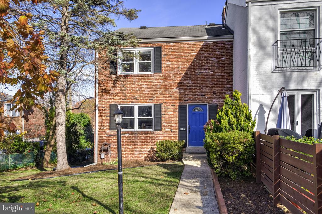 3384 Ardley Ct