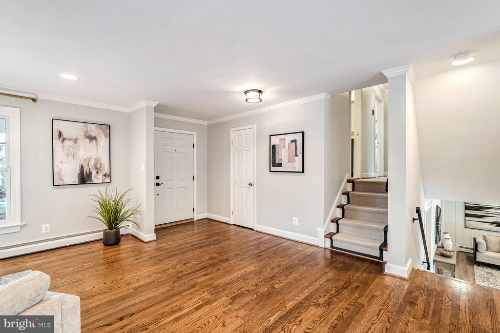 2432 Caron Ln