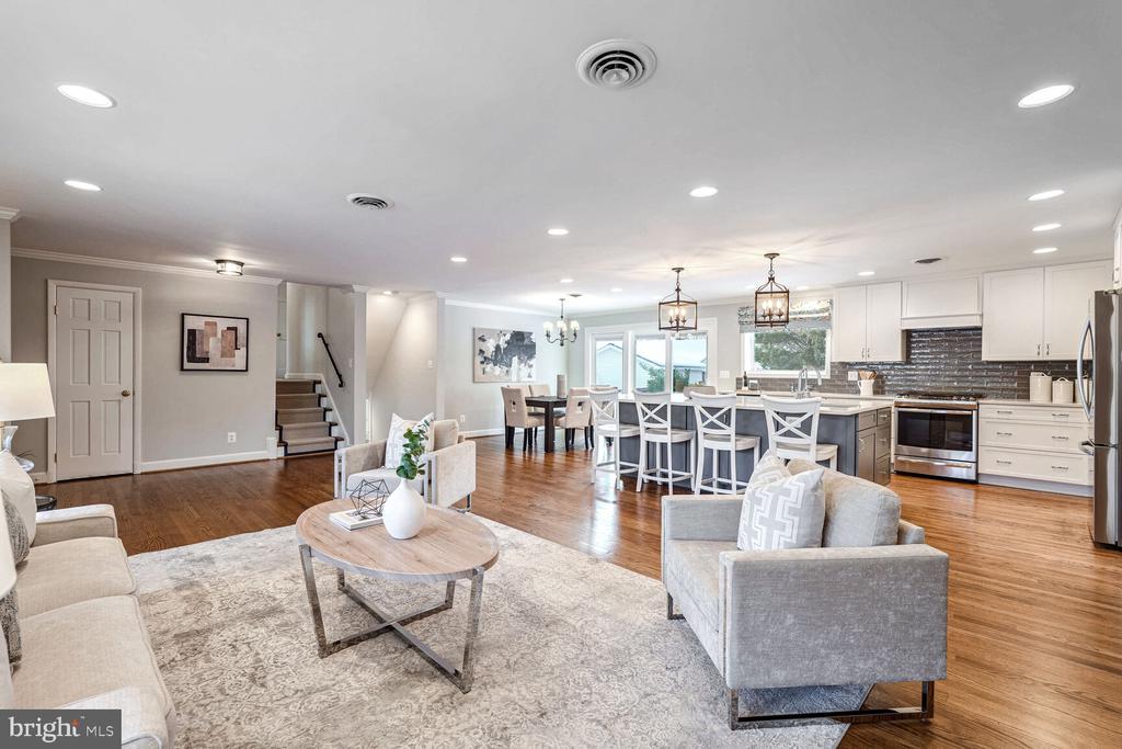 2432 Caron Ln