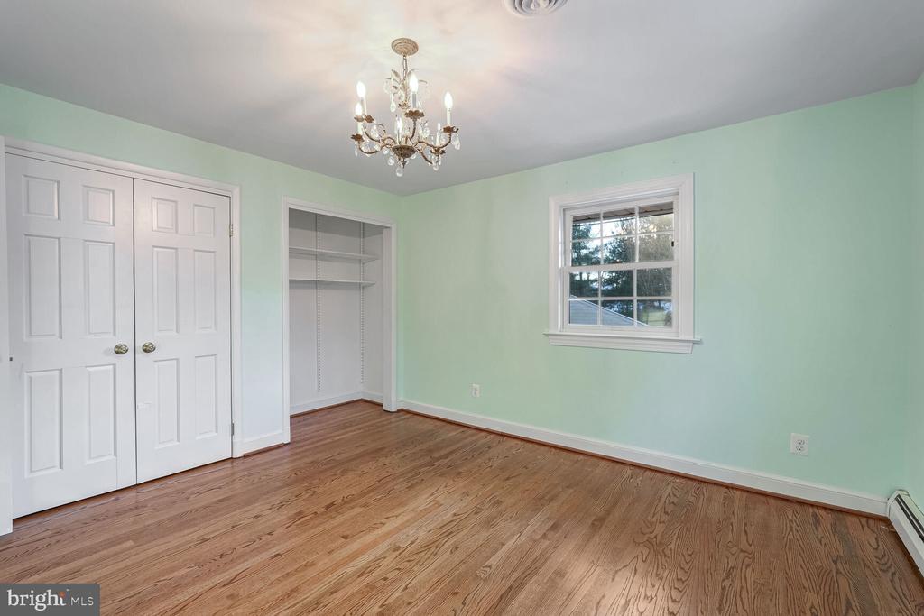 2432 Caron Ln